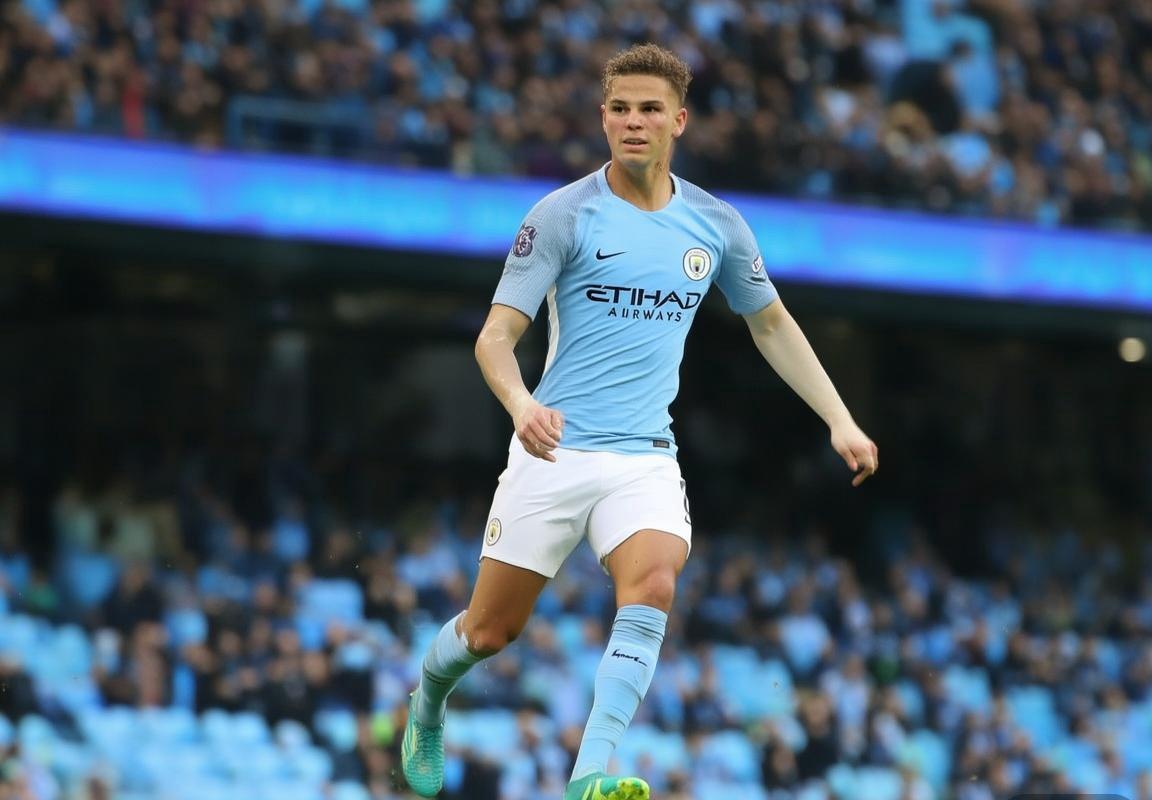 菲尔·福登：从青训新星到英超顶尖球员的蜕变之路(图2)